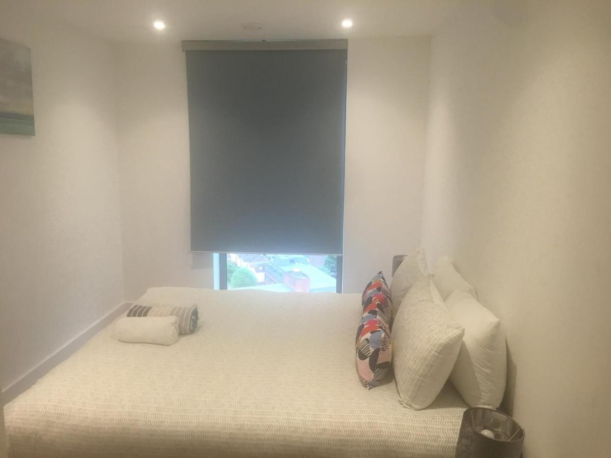 Luxurious Serviced Apartment In Кройдон Екстер'єр фото